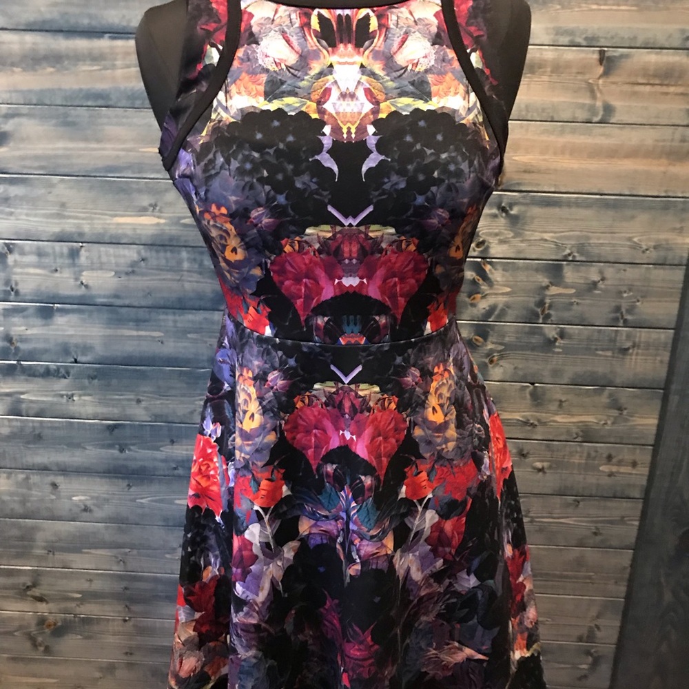 A beautiful dress with flowers and gems look.